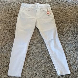 New old navy rock star distressed jeans. Size 6